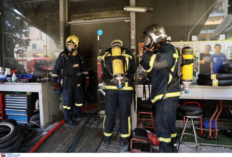 Κατεσβέσθη η πυρκαγιά στο κατάστημα ελαστικών στην οδό Μιχαλακοπούλου – Αποκαταστάθηκε η κυκλοφορία
