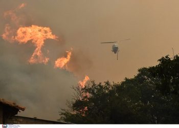 Ανεξέλεγκτη η φωτιά στην Κορινθία – Εκκενώθηκαν τρεις οικισμοί – ΒΙΝΤΕΟ