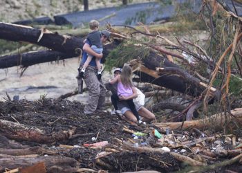 Τέξας: Συνεχίζονται οι έρευνες για αγνοούμενους – Κατασκήνωση θανάτου για δεκάδες κορίτσια (Photo – Video)
