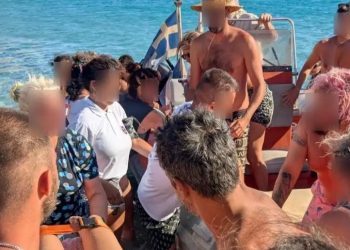 Δονούσα: Ομπρέλα που την πήρε ο αέρας, καρφώθηκε στο πόδι γυναίκας – Τι λένε παραθεριστές – Η ανακοίνωση της 2ης ΥΠΕ