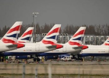 Χάος σε Βρετανία και Ιρλανδία: Καθηλωμένα αεροσκάφη λόγω τεχνικού προβλήματος – Μεγάλες καθυστερήσεις