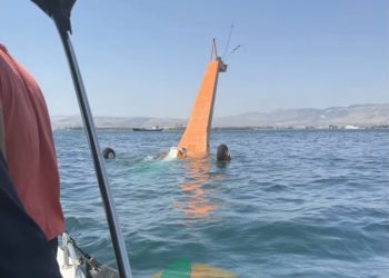 Ελευσίνα: Βυθίστηκε το πυροσβεστικό ελικόπτερο που έκανε αναγκαστική προσθαλάσσωση