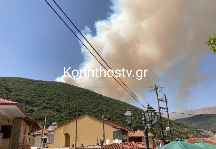 Ανεξέλεγκτη η φωτιά στον Φενεό Κορινθίας – Εκκενώθηκαν τέσσερις οικισμοί