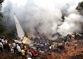 Air India: Πανικός στο πιλοτήριο για τους κλειστούς διακόπτες κινητήρα – Το μυστήριο που αποκάλυψαν οι έρευνες