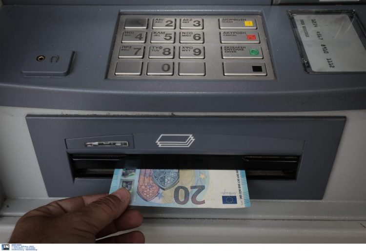 Υπουργείο Οικονομικών: Aναλήψεις από τα ΑΤΜ χωρίς προμήθεια από τις 11 Αυγούστου – Τι προβλέπει η τροπολογία