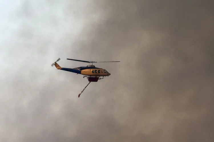 Μεγάλη φωτιά στο Ασπροχώρι Ωρωπού – Ήχησε το 112 για εκκένωση του οικισμού