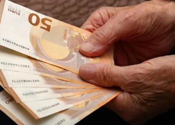 Απάτη νέου τύπου: Άνδρας πλησίασε 72χρονη στον Κεραμεικό, συστήθηκε ως φίλος του γαμπρού της και της πήρε 3.000 ευρώ!