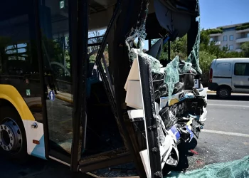 Σύγκρουση λεωφορείων: 11 τραυματίες παραμένουν στο νοσοκομείο, εκ των οποίων 4 παιδιά