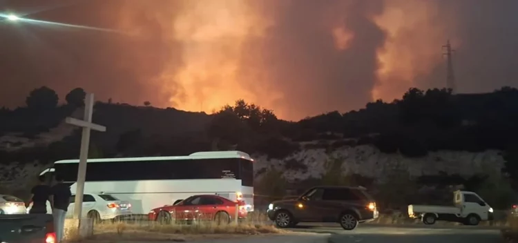 Κύπρος: Ώρες αγωνίας για παιδιά σε κατασκήνωση που περικυκλώθηκε από φλόγες
