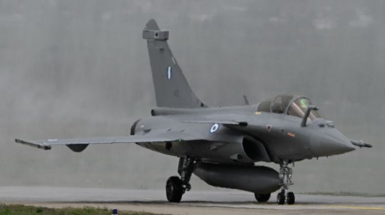 Τανάγρα: Σύλληψη 4 ατόμων ασιατικής καταγωγής- Φωτογράφιζαν στρατιωτικές εγκαταστάσεις