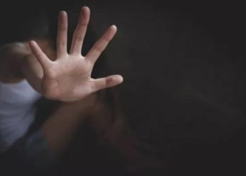 Ομαδικός βιασμός 14χρονης: Συνελήφθη και η μητέρα ενός εκ των κατηγορουμένων – Πώς προσέγγισαν το κορίτσι