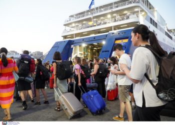 Μαζική έξοδος των αδειούχων το πρώτο Σάββατο του Αυγούστου – Αυξημένη κίνηση σε λιμάνια, εθνικές οδούς και σταθμούς ΚΤΕΛ