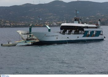 Νέα Στύρα: «Κόλλησαν τα πηδάλια» υποστήριξε ο καπετάνιος- Συνεχίζεται η επιχείρηση αποκόλλησης του φέρι μποτ