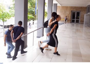 Θεσσαλονίκη: Προφυλακιστέοι η 24χρονη μητέρα και ο 37χρονος σύντροφός της για τον βιασμό της 10χρονης κόρης της