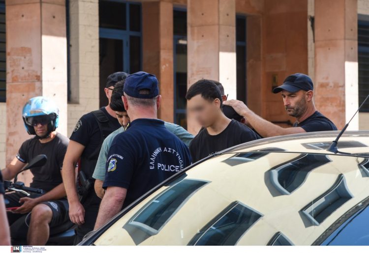 Πλεύρης για μετανάστη που επιτέθηκε σε Εύζωνες: Καμία ανοχή σε τέτοιες συμπεριφορές