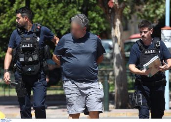 Αντιμέτωπος με κακούργημα ο δημοτικός υπάλληλος που συνελήφθη για εμπρησμούς στην Παλλήνη