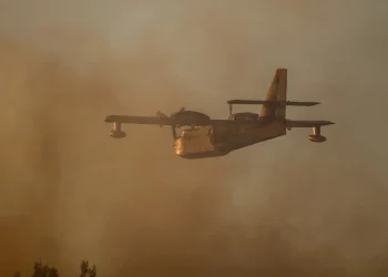 Οριοθετήθηκε η μεγάλη φωτιά στην Κερατέα – Ισχυρές δυνάμεις της Πυροσβεστικής παραμένουν στο σημείο