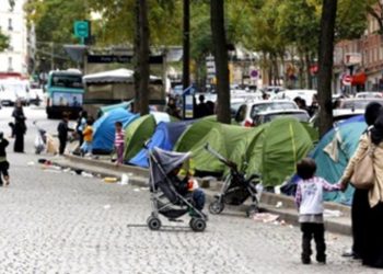 Γαλλία: Περισσότερα από 2.000 παιδιά κοιμούνται στον δρόμο