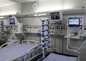 Συγκίνηση στην Πάτρα: Αποσωληνώθηκε η 14χρονη από την Κεφαλονιά – Zήτησε να αγκαλιάσει τους γιατρούς της