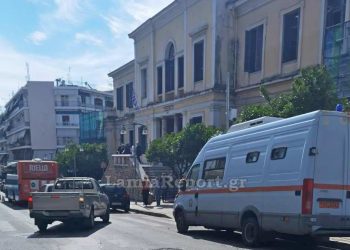 Λαμία: Στη φυλακή οδηγήθηκε ο 30χρονος που απείλησε γυναίκα ΑμεΑ με μαχαίρι για να τη ληστέψει