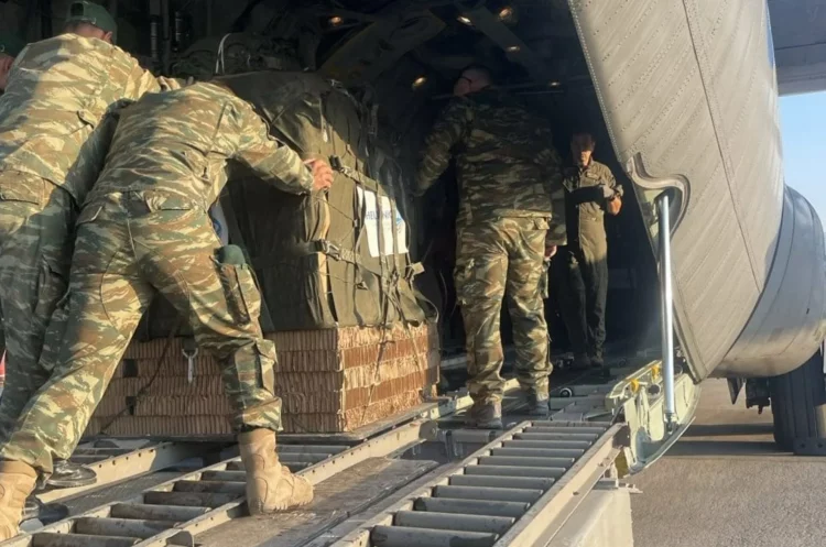 «Συγχαρητήρια στις Ένοπλες Δυνάμεις μας» – Το μήνυμα Δένδια για τη ρίψη ανθρωπιστικής βοήθειας στη Λωρίδα της Γάζας