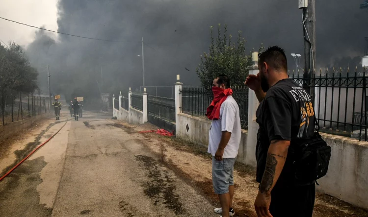 Πύρινη κόλαση: Στο έλεος της φωτιάς η χώρα – Ανεξέλεγκτα μέτωπα σε Ζάκυνθο, Χίο, Αιτωλοακαρνανία, Πρέβεζα – Εκκένωση 26 περιοχών στην Αχαΐα