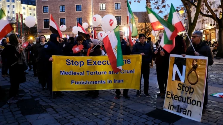 Εκτελέσεις στο Ιράν: Ρεκόρ 17ετίας και πολιτική κρίση μετά τις επιθέσεις σε πυρηνικές εγκαταστάσεις