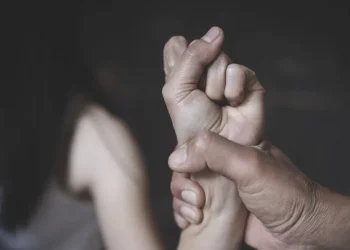 Κρήτη: Μαχαίρωσε στον θώρακα τη σύντροφό του – Στο νοσοκομείο η 45χρονη