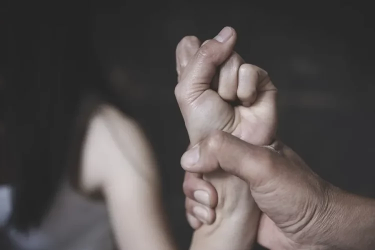 Κρήτη: Μαχαίρωσε στον θώρακα τη σύντροφό του – Στο νοσοκομείο η 45χρονη