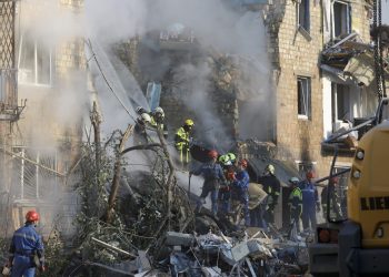 Μεγάλη ρωσική επίθεση στο Κίεβο: «Πετύχαμε τους στόχους μας» λέει η Μόσχα – Αντιδράσεις για το χτύπημα σε κτίριο της ΕΕ