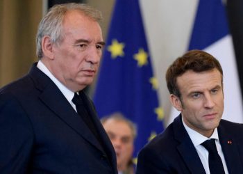 Γαλλία: Ο Μακρόν στο πλευρό της κυβέρνησης Μπαϊρού