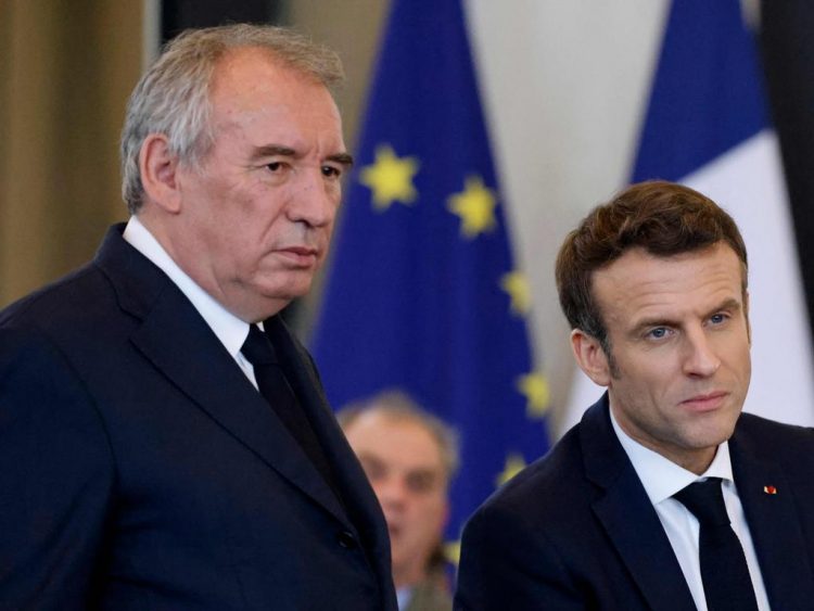 Γαλλία: Ο Μακρόν στο πλευρό της κυβέρνησης Μπαϊρού