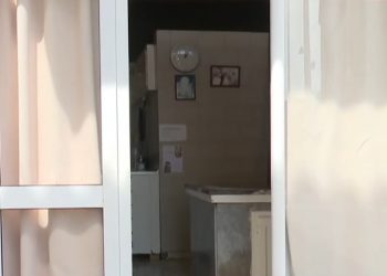 «Με φίμωσαν και μου έβαλαν χειροπέδες»: Στιγμές τρόμου για ιδιοκτήτη φούρνου στη Μάνδρα