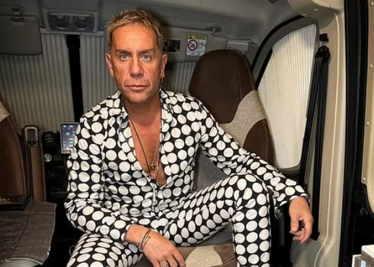 Γιώργος Μαζωνάκης: «Ορισμένα μέλη της οικογένειάς του προσπαθούν να τον καταστρέψουν», λέει ο κουμπάρος του