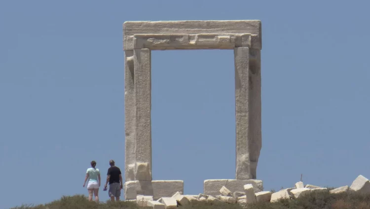 Νάξος: Αφαιρείται με δικαστική απόφαση το αυθαίρετο συρματόπλεγμα από την Πορτάρα