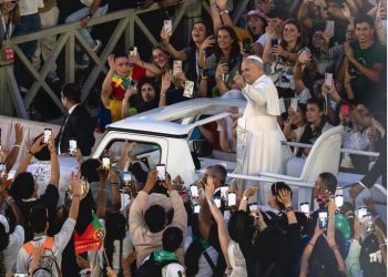 «Στοχεύστε σε μεγάλα πράγματα» είπε ο πάπας Λέων ο ΙΔ’, σε ένα εκατομμύριο νέους στη Ρώμη