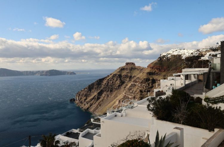 Επιχείρηση «Κρουαζιέρα θα σε πάω» από την ΑΑΔΕ: Φοροδιαφυγή πολλαπλών επιπέδων σε ημερόπλοια της Σαντορίνης – Στο 43% η παραβατικότητα