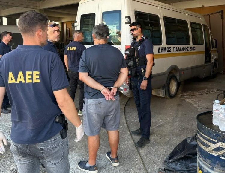 Παλλήνη: Συνελήφθη δημοτικός υπάλληλος για αλλεπάλληλους εμπρησμούς – Έβαζε φωτιά σε ξηρά χόρτα