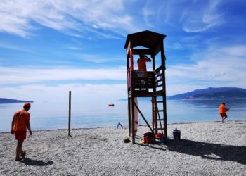 Αλεξανδρούπολη: Δίχρονη επέπλεε χωρίς τις αισθήσεις της – Την διέσωσαν ναυαγοσώστριες