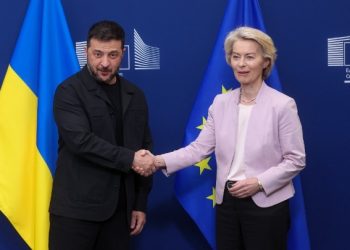 Κοινές δηλώσεις Φον ντερ Λάιεν και Ζελένσκι: Μόνο η Ουκρανία μπορεί να αποφασίζει για τα σύνορά της