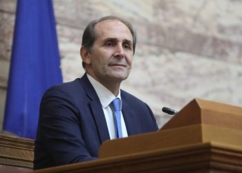 Θλίψη για τον αιφνίδιο θάνατο του Απόστολου Βεσυρόπουλου – Το Σάββατο το «τελευταίο αντίο»