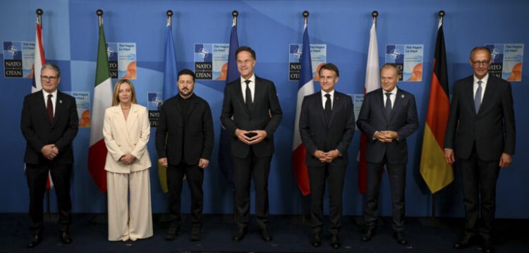 Διπλωματικό τσουνάμι για την Ουκρανία: Ποιοι Ευρωπαίοι ηγέτες θα δώσουν το «παρών» στη συνάντηση Τραμπ-Ζελένσκι στον Λευκό Οίκο