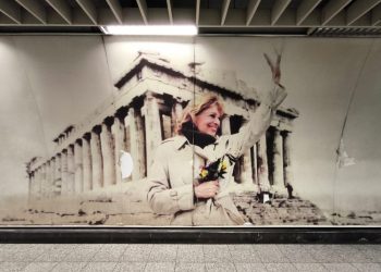 Μετρό: Βανδάλισαν την διάσημη αφίσα της Μελίνας Μερκούρη στον σταθμό «Ακρόπολη»