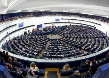 Ευρωπαϊκό Κοινοβούλιο: Απορρίφθηκε αίτημα για τήρηση ενός λεπτού σιγής για τον Τσάρλι Κερκ – Έντονες αντιδράσεις