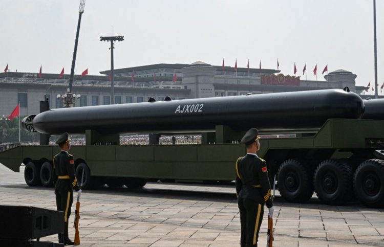 Διηπειρωτικοί πύραυλοι, μαχητικά νέας γενιάς, όπλα λέιζερ: Το οπλοστάσιο της Κίνας που παρουσιάστηκε στην παρέλαση στο Πεκίνο