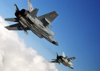 Politico: Πώς αντιδρά το ΝΑΤΟ στις παραβιάσεις του εναέριου χώρου του – Γιατί δεν κατέρριψε τα ρωσικά αεροσκάφη