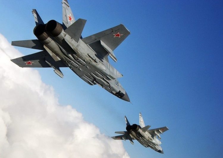 Politico: Πώς αντιδρά το ΝΑΤΟ στις παραβιάσεις του εναέριου χώρου του – Γιατί δεν κατέρριψε τα ρωσικά αεροσκάφη