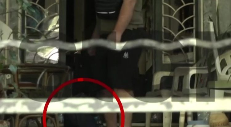 Άνω Πατήσια: Διαρρήκτης «πιάστηκε στα πράσα» από τηλεοπτικό συνεργείο την ώρα που έμπαινε σε σπίτι – ΒΙΝΤΕΟ