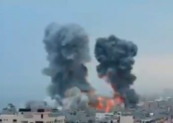 Υεμένη: Ο ισραηλινός στρατός βομβαρδίζει το λιμάνι της Χοντέιντα