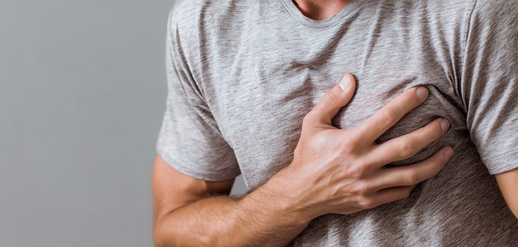 Ήρωες με στολή στην Κόρινθο – Αστυνομικοί έσωσαν άνδρα που υπέστη έμφραγμα